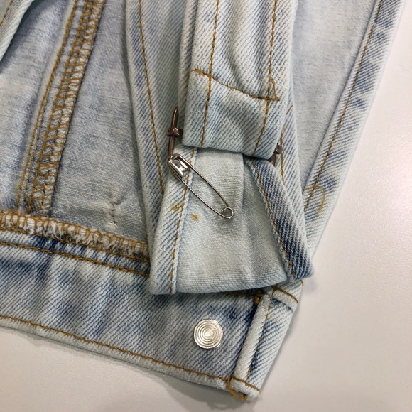 Forever 21 Distressed and Frayed Overalls Dress - Picture 9 of 13